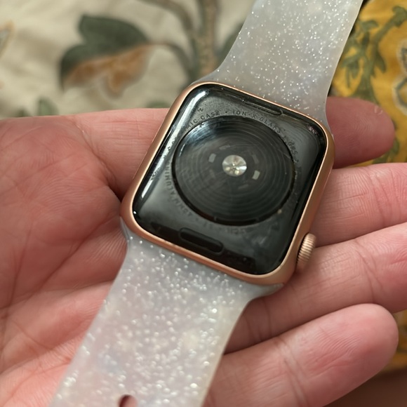Apple Watch SE 40mm - Picture 2 of 3